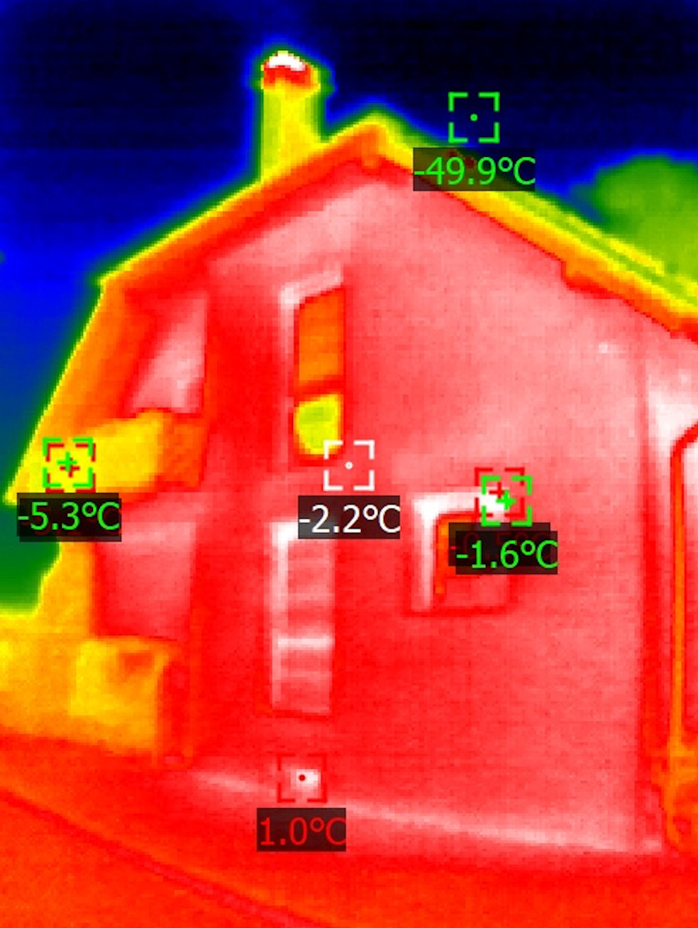 Das Foto zeigt das Wärmebild eines Hauses.