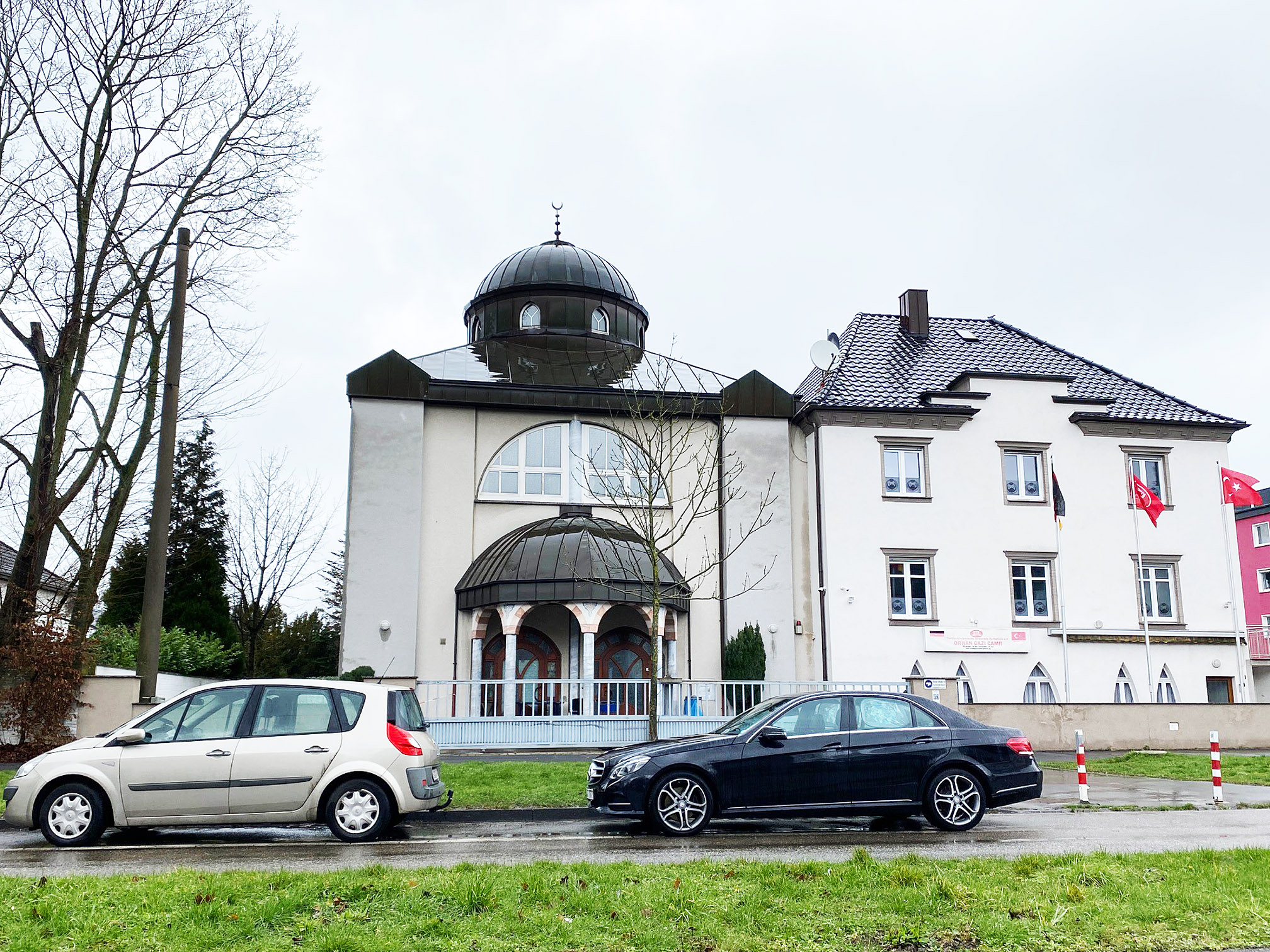 Das Bild zeigt die Moschee am Südring.