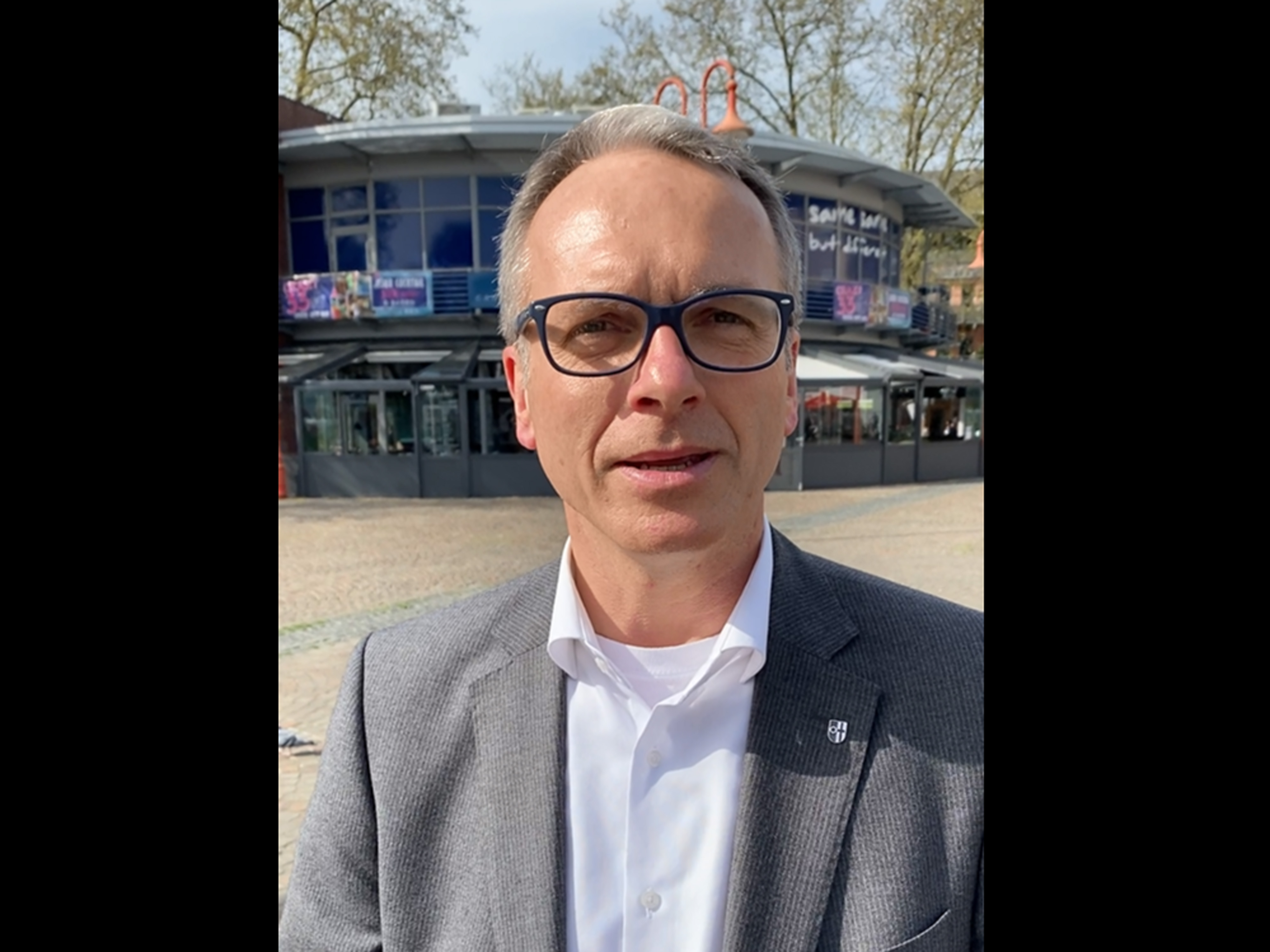 André Dora wirbt auf dem Neumarkt für die DKMS-Typisierung