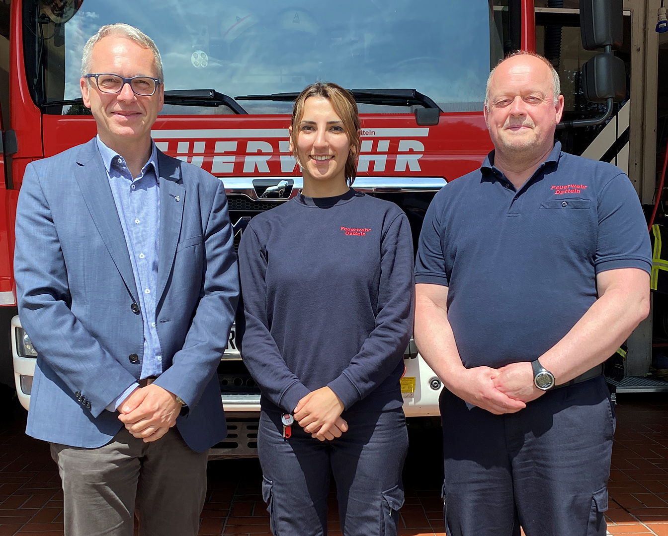 Bürgermeister André Dora, Brandmeisterin Ludjein Al-Basri , Feuerwehrchef Christian Wojtys  