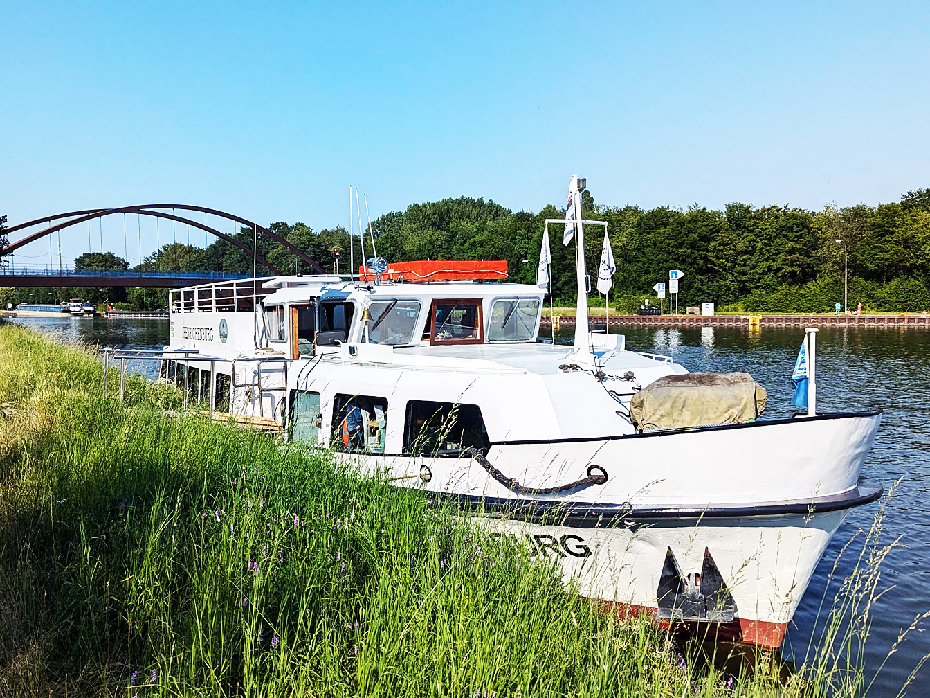 Fahrgastschiff Henrichenburg an der Anlegestelle am Dortmund-Ems-Kanal