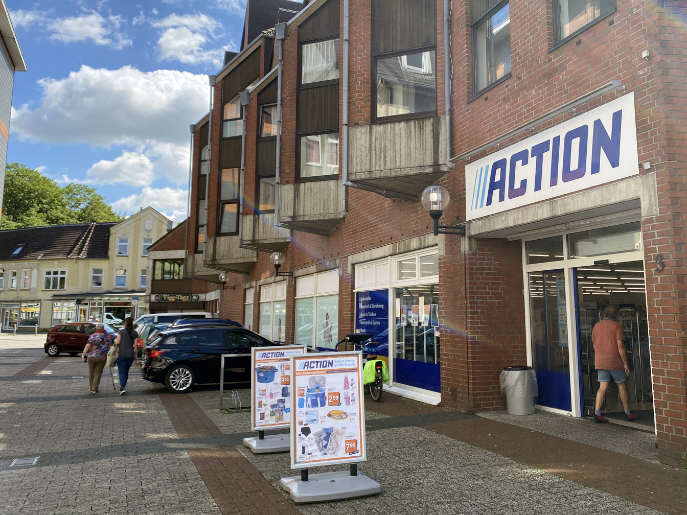 Fußgängerzone in der Höhe des Ladenlokals Action.
