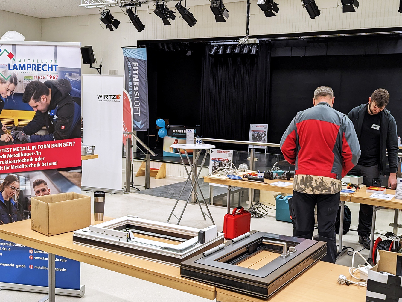 Teilnehmer*innen und Besucher*innen der Ausbildungsmesse 2023