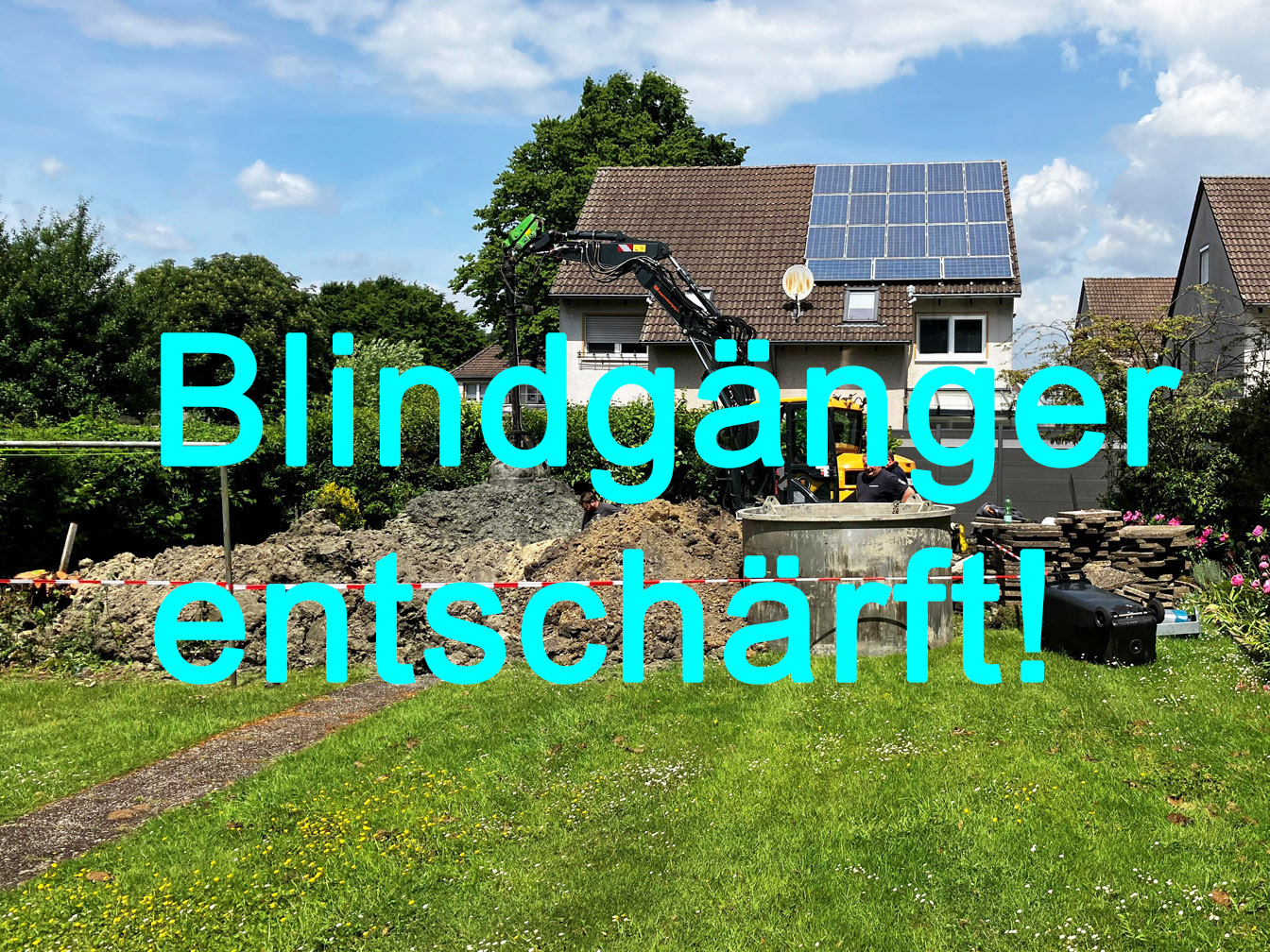 Blindgängerverdachtspunkt und die Aufschrift "Blindgänger entschärft"