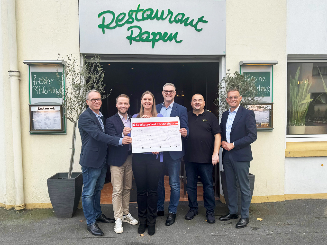 Spendenübergabe für Kinderschutz-Ambulanz im Haus Rapen