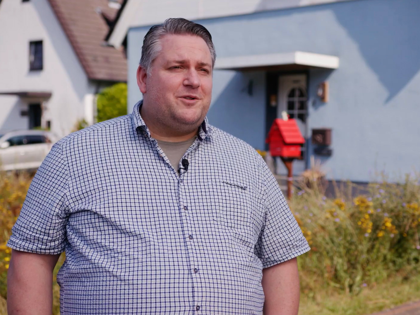 Ausschnitt aus einem Video, in dem ein Dattelner zur Gebäudesanierung interviewt wird