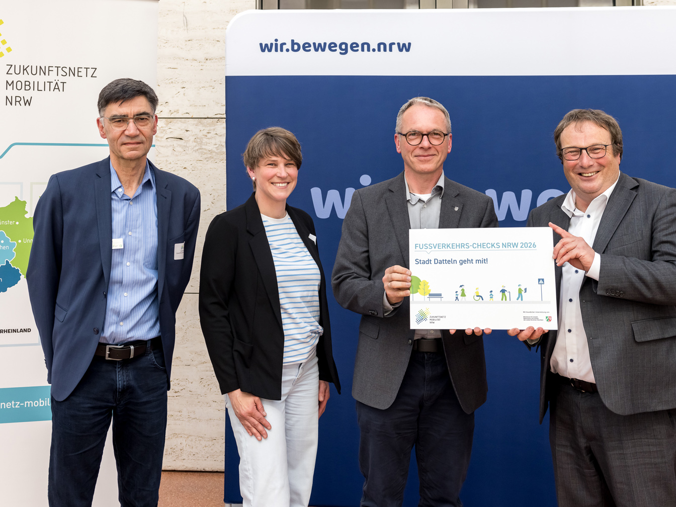 Bürgermeister André Dora und die Mobilitätsbeauftragte Anja Althoff in Düsseldorf mit Minister Oliver Krischer