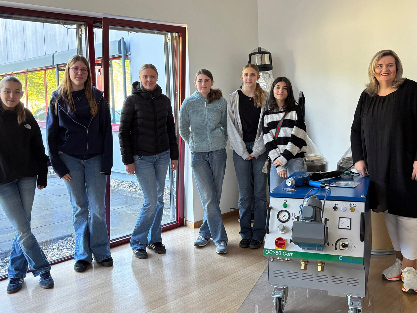 Kerstin Ameti-Neuhaus von der OSUCAS GmbH gibt beim Girls’ Day praxisnahe Einblicke