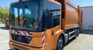 Müllwagen auf dem Betriebshof