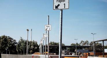 Der Recyclinghof des Kommunalen Servicebetriebs mit verschiedenen Containern, in denen die Wertstoffe abgelegt werden.