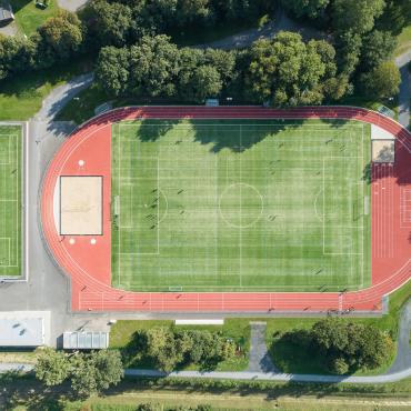 Das Bild zeigt die Breitensportanlage des Sportparks Mitte von oben.