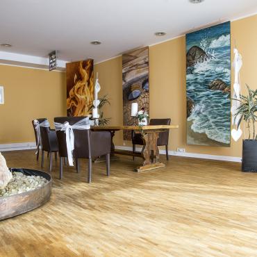 Das Bild zeigt den Meditationsraum im Jammertalresort für eine Hochzeit.