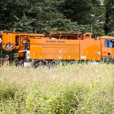 Hier sieht man ein Entwässerungsfahrzeug.