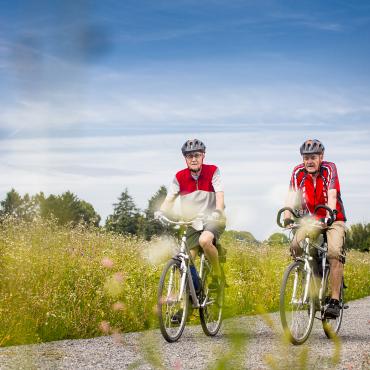 Senior*innen fahren Fahrrad
