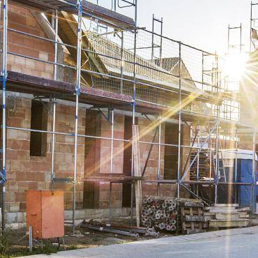 Das Bild zeigt ein Neubaugebiet.