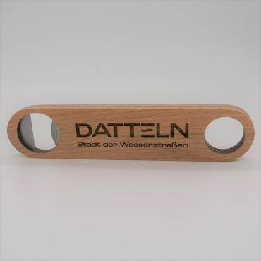 Flaschenöffner mit Logo Front stehend - Merch