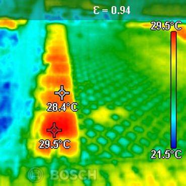 Bild, das mit einer Wärmebildkamera gemacht wurde und kalte und warme Bereiche anzeigt