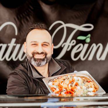 Wochenmarkt Marktstand Feinkost Amine Portrait