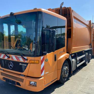 Das Bild zeigt einen Müllabfuhrwagen der Stadt Datteln.