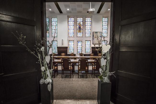 Das Bild zeigt den Eingang zum Ratssaal.