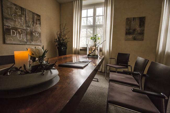 Das Bild zeigt das Trauzimmer.