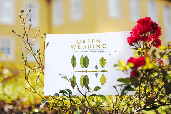 Das Bild zeigt die Broschüre Green Wedding auf Haus Vogelsang.
