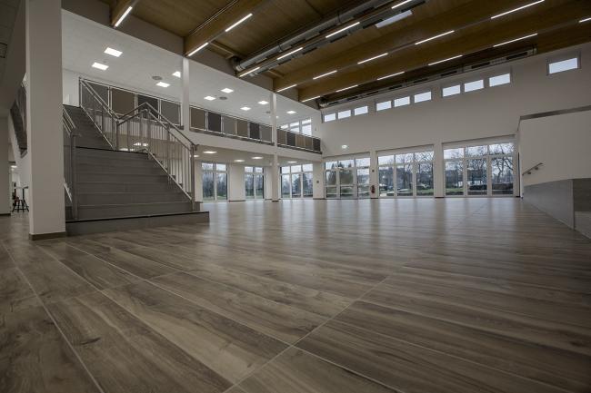 Dieses Bild zeigt den Treppenbereich der Wolfhelm Gesamtschule.