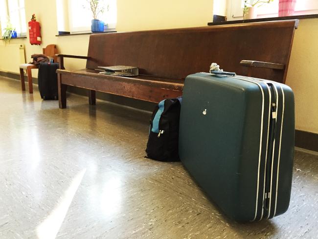 Koffer im Rathausflur