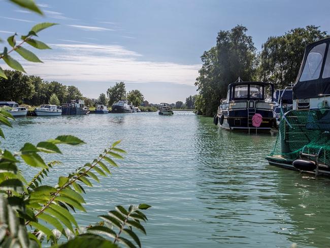 Das Bild zeigt den Kanal.