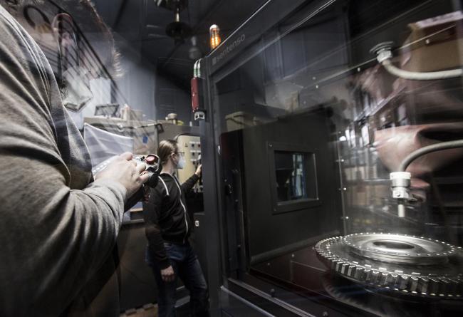 Das Bild zeigt eine Maschine.