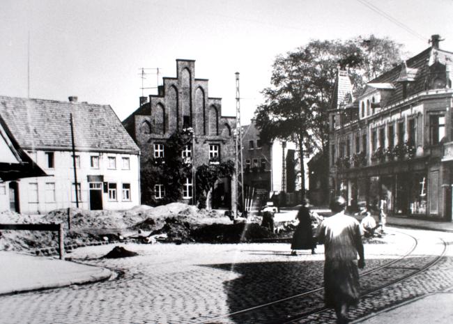 Das Bild zeigt das alte Amtshaus am Tigg 1926.