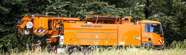 Das Bild zeigt ein Fahrzeug der Stadtentwässerung