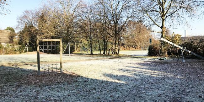 Das Bild zeigt den Spielplatz am August-Schmidt-Ring