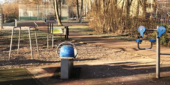 Das Bild zeigt den Spielplatz an der Böckenheckstraße