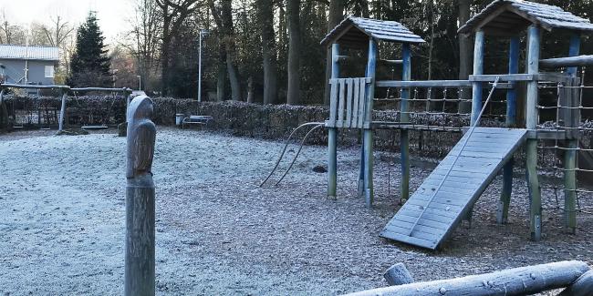 Das Bild zeigt den Spielplatz an der Helene-Weber-Straße