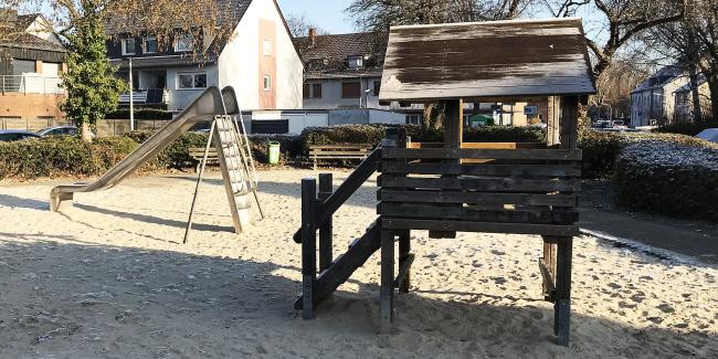 Das Bild zeigt den Spielplatz an der Krummestraße