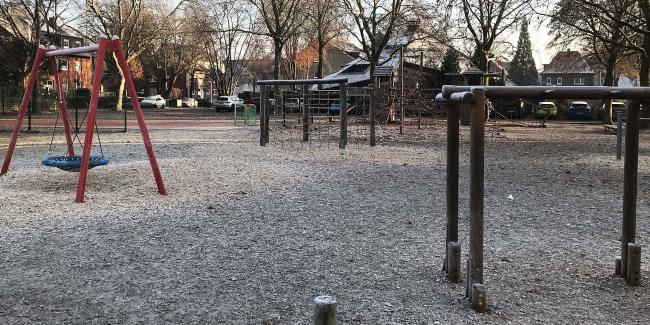 Das Bild zeigt den Spielplatz an der Lohschule