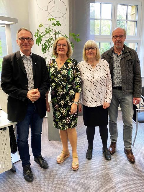 Bürgermeister André Dora, Honorarkonsulin Christa Szegedi, Annette und Klaus Weidmann.