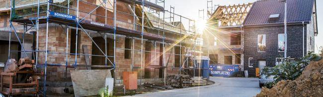 Das Bild zeigt ein Neubaugebiet.