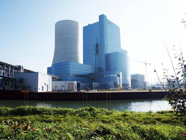 Kraftwerk Datteln 4 von der anderen Kanalseite aus gesehen