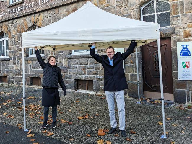 Ulrike Köster und Reinhard Feix auf dem Tigg mit einem Pavillon