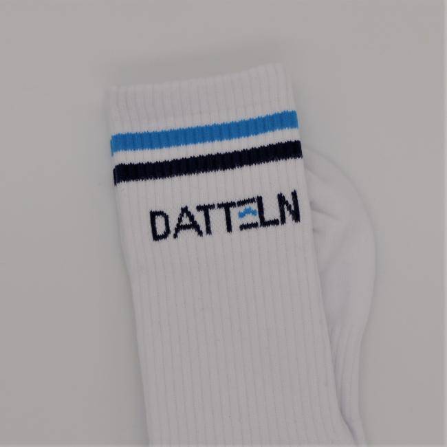 Socken weiss mit Logo Fokus auf Logo