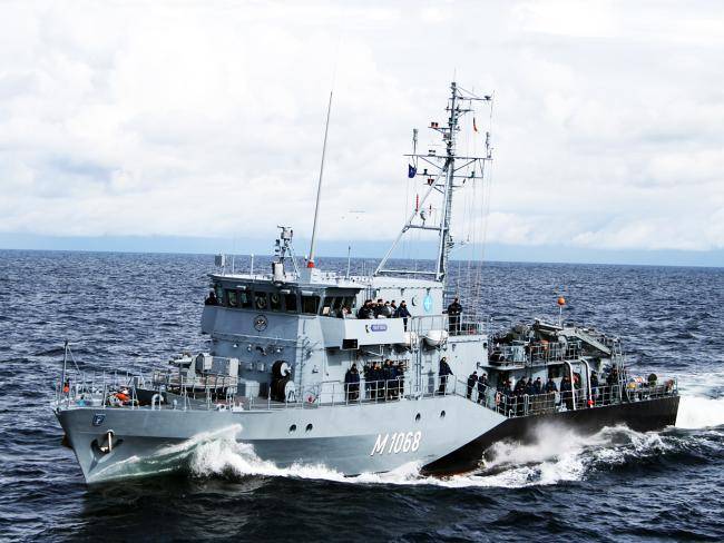 Das Minenjagdboot Datteln auf dem Meer