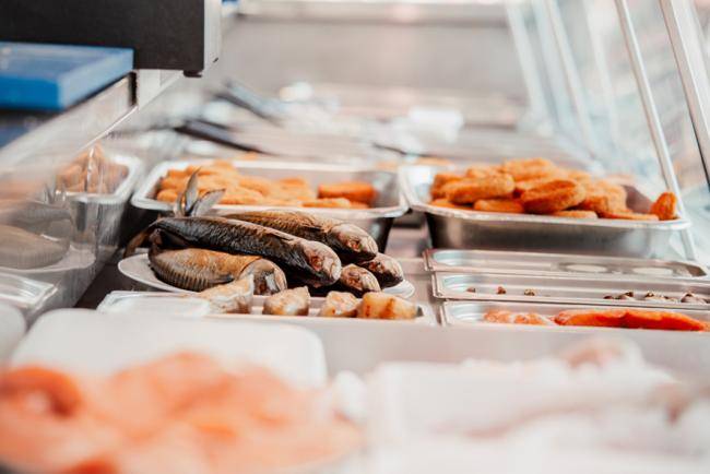 Fisch-Feinkost_Kobuss_Auslage_Marktstand_Wochenmarkt