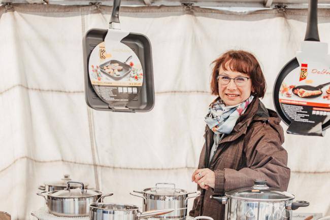 Haushaltswaren_Franz_Kaupenjohann_Marktstand_Portrait_Wochenmarkt