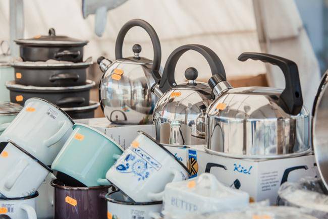 Haushaltswaren_Franz_Kaupenjohann_Marktstand_Töpfe_Wochenmarkt