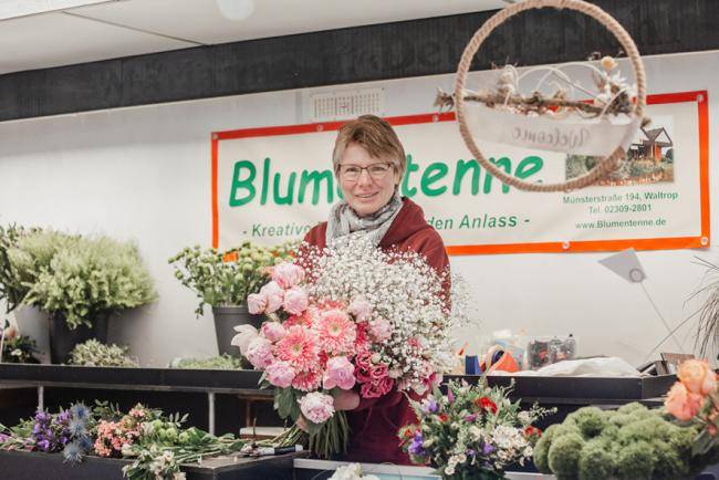 Blumentenne_Marktstand_Portrait_Wochenmarkt