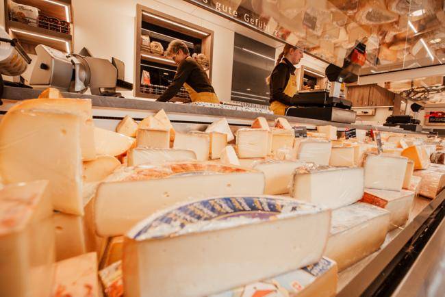 Käse_Barbara_Auslage_Marktstand_Wochenmarkt