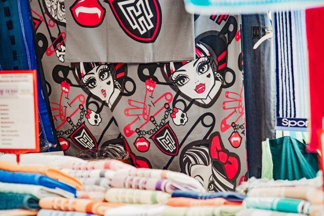 Bettwaren_Handtuecher_Gatberg_Marktstand_Auslage_Wochenmarkt