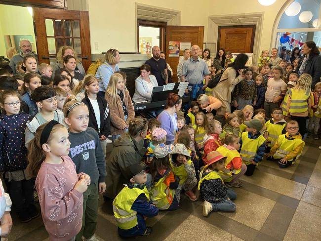 Alle wollen dabei sein beim Weltspieltag im Rathaus
